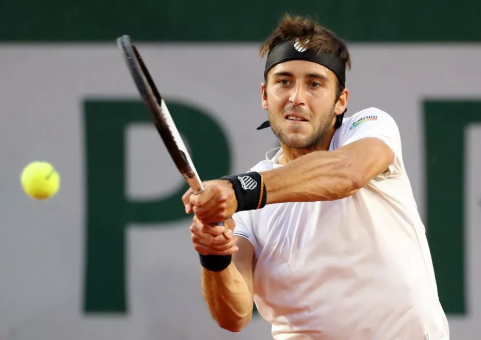 Etcheverry barrió en tres sets a Nishioka y avanzó a cuartos de final de Roland Garros