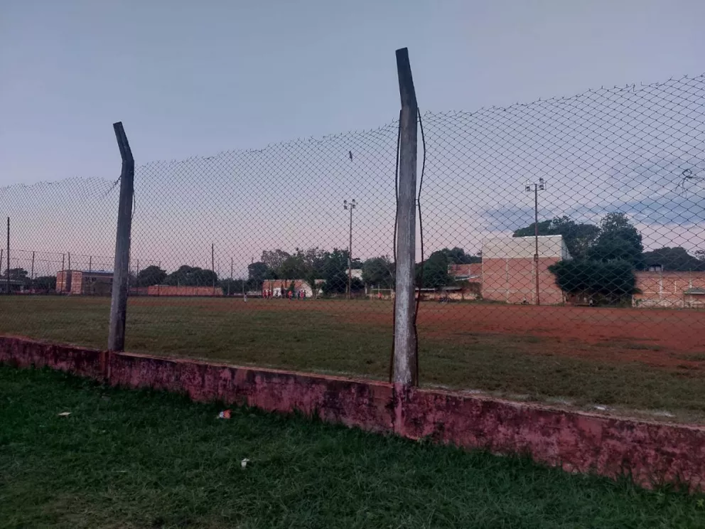 Violencia en el fútbol posadeño: una joven recibió un piedrazo en la cabeza en cancha de Huracán 