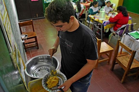Por demoras de Nación, 200 escuelas temen perder la copa de leche