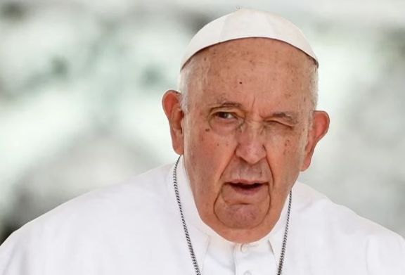El papa Francisco llegó al hospital Gemelli de Roma para ser sometido a una cirugía intestinal de urgencia