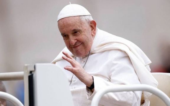La cirugía del papa Francisco duró tres horas "sin complicaciones" 