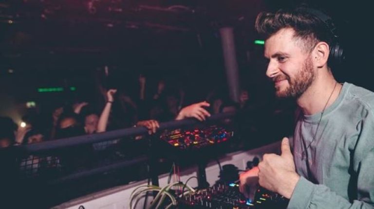 El DJ y productor musical Latmun se presenta hoy en Posadas
