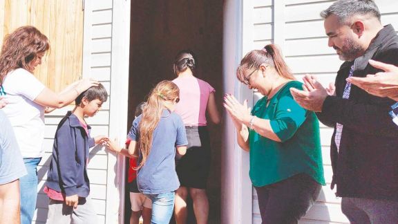 Entregaron una casa a los cinco hermanitos de Iguazú