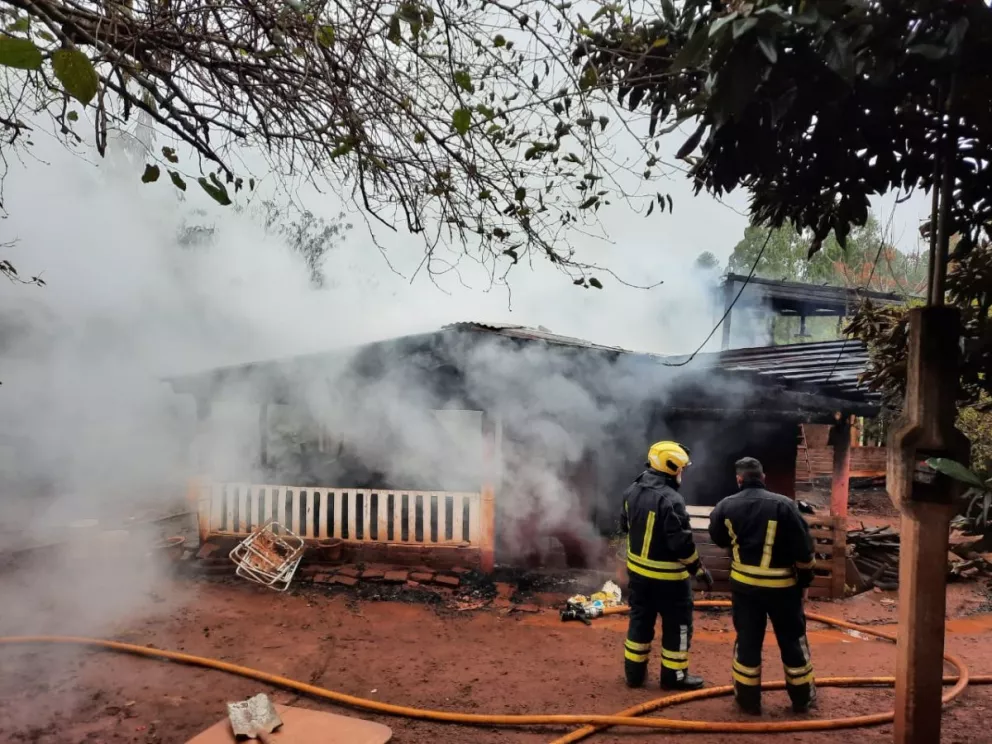 Un incendio destruyó por completo una vivienda en Oberá 