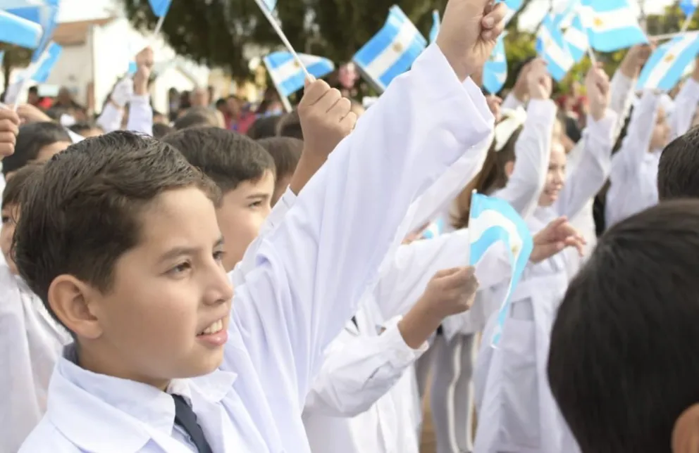 Se realizó el acto central por el Día de la Bandera en Candelaria | El ...