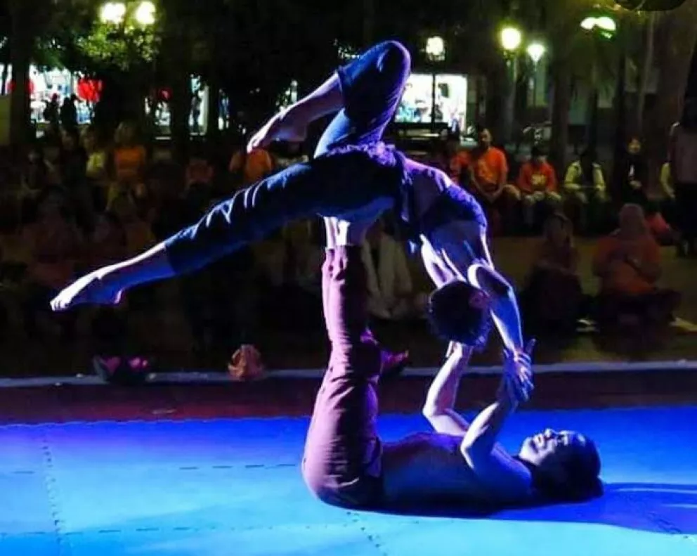 Este miércoles celebrarán  el Día del Yoga en la plaza San Martín 
