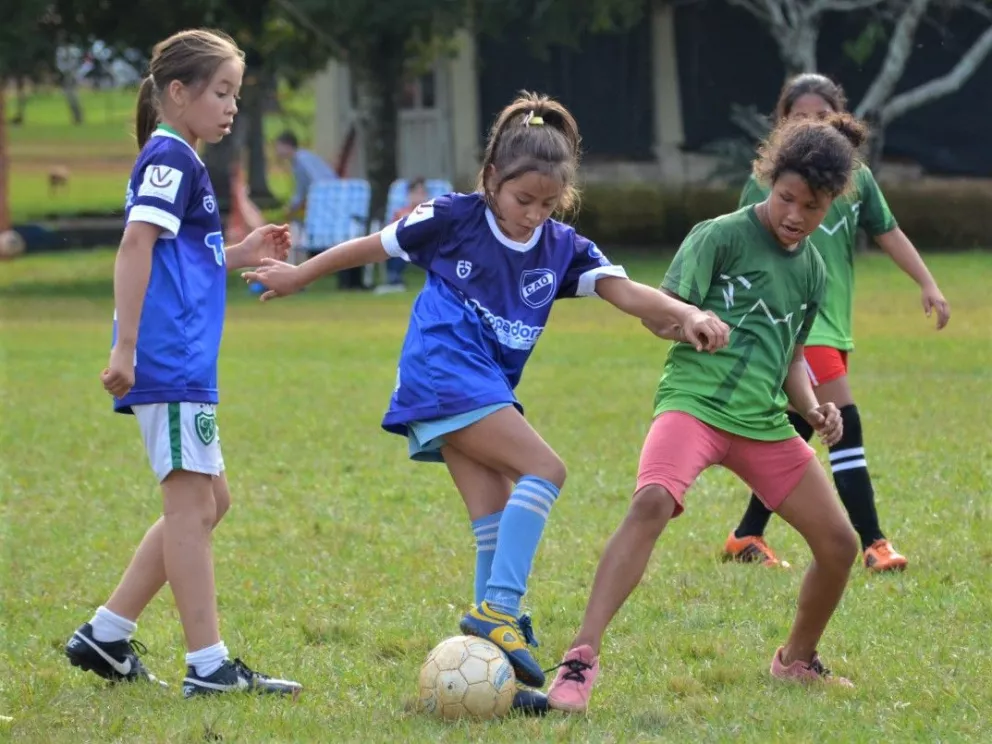 Un paso hacia la igualdad: el fútbol formativo femenino es un hecho en Oberá