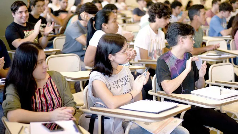 Estudiantes universitarios en Posadas invierten hasta 50.000 pesos al mes