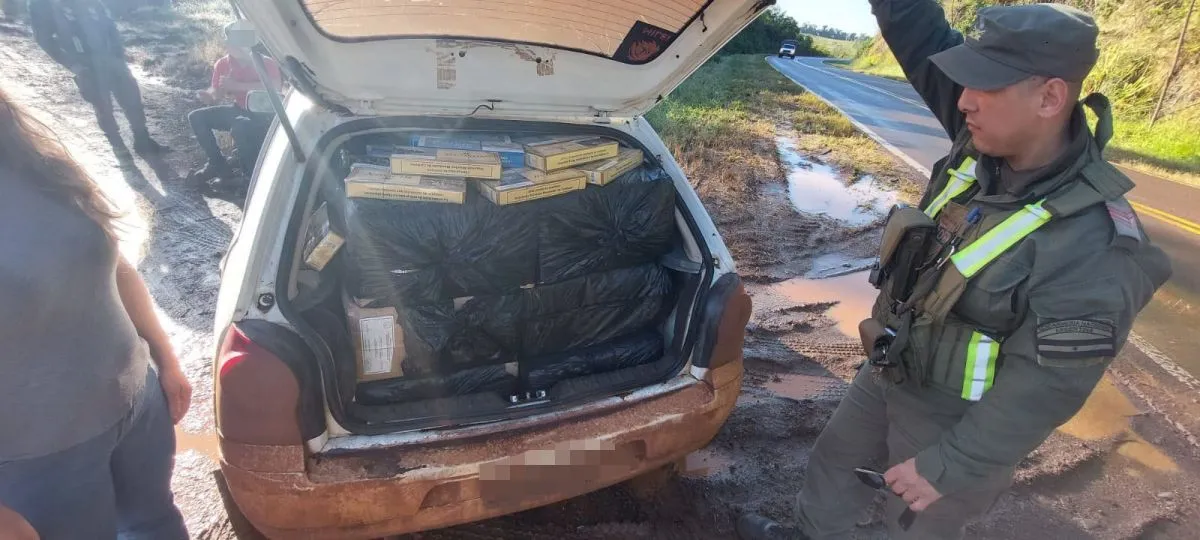 Intentó huir con más de 10 mil paquetes de cigarrillos ilegales